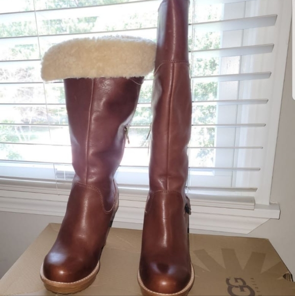 Ugg Boot - Picture 1 of 5